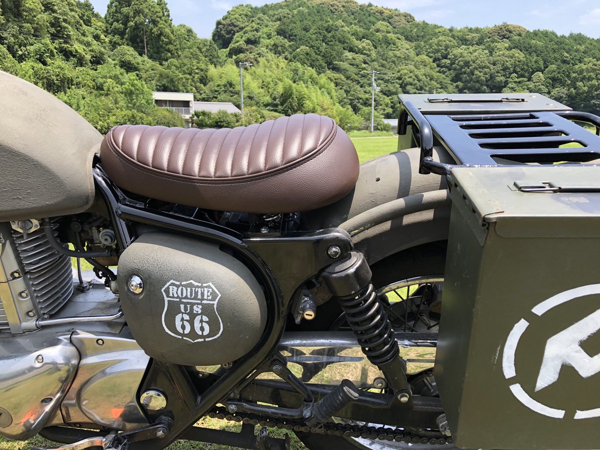 シオちゃん エストレヤのキャンピング仕様積載量爆上げカスタムがようやく終わった カスタム内容 シートをカブ用シートに変更 リアキャリアの取付 サイドボックスをナイトビジョンゴーグルケースに変更して容量アップ リアキャリアと