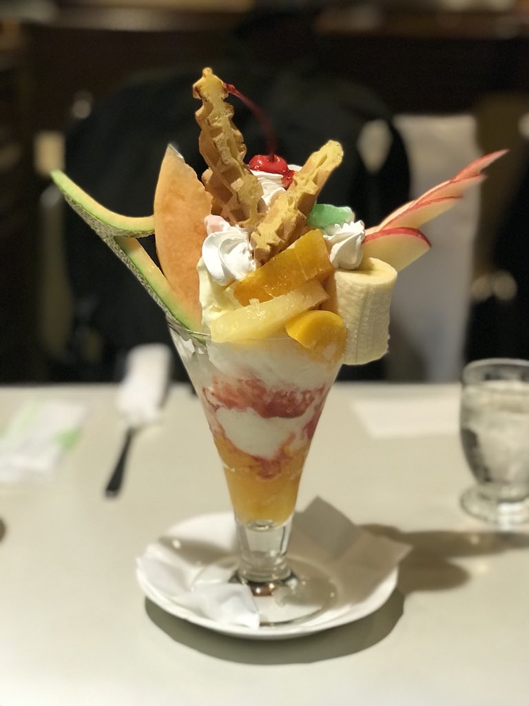 MMMmsSskKgGggGG's tweet photo. 至福の刻@ 喫茶ドリアード / 梅田

パーフェクト！ 💯

#iliketo  #フルーツパフェ #食べ歩く #tabearuku
#ログLOG #coffeelife #コーヒー人生
#純喫茶コレクション https://t.co/aw0HtHlaUv