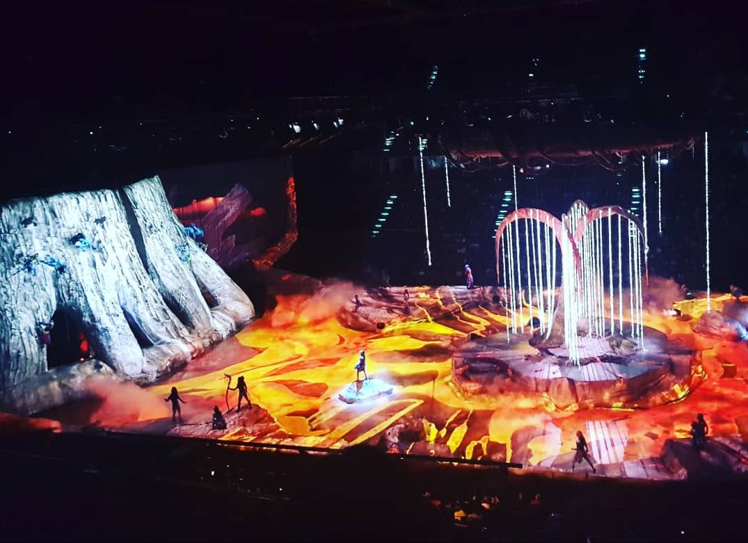 imbeenishussain's tweet photo. What a spectacular show!!! Very well done #TORUKthefirstflight team at #CirqueDuSoleil #Bangkok https://t.co/7sFmQnYUN6