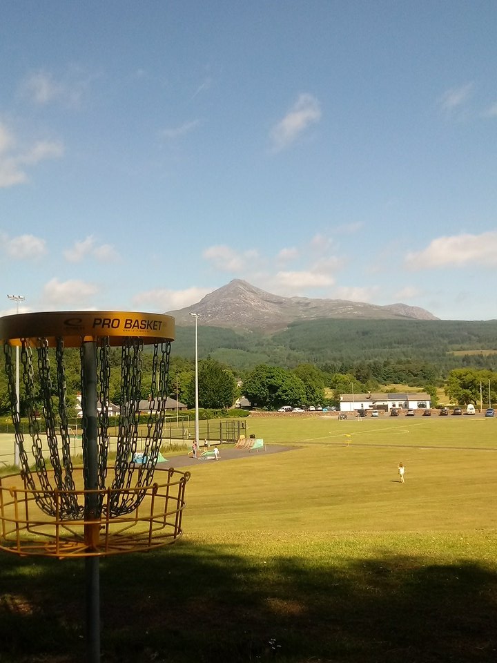 Sunny Sunday morning disc golfing on Arran #arran#discgolf