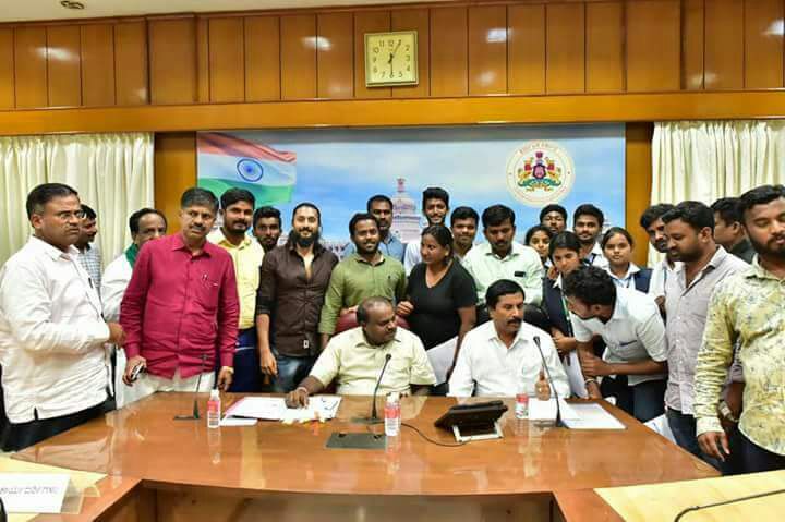 ChetanAhimsa's tweet photo. Update on anti-privatisation fight in agro uni's:

After Tues meeting w/ CM #HDK, KA govt set up committee of experts under guidance of Agr Min Shivashankar Reddy &amp; Adv Gen

Committee will file report soon

Hope #privatisation issue resolved during budget sessions July 2-12, 2018 https://t.co/OjqJBRkgJH