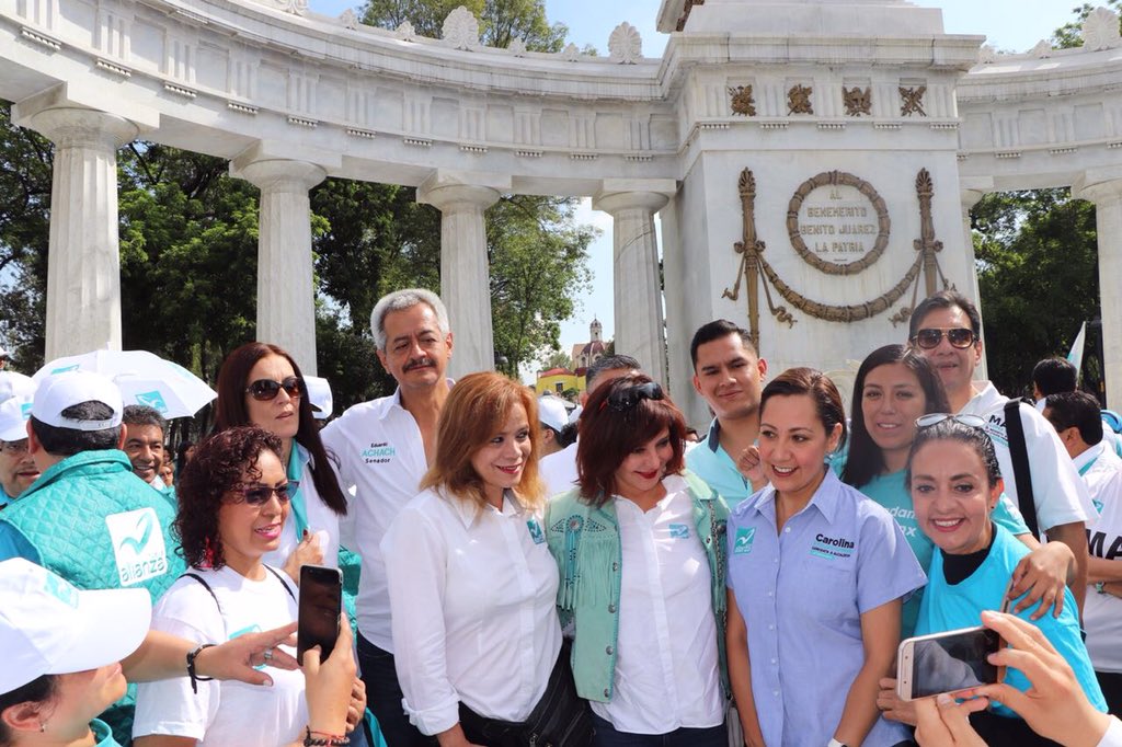 PuriCarpinteyro's tweet photo. Estoy en el cierre de campaña de mis compañeros candidatos del partido. Estoy segura que con su voto todos lograremos nuestro objetivo: hacer una CDMX de primer mundo. https://t.co/60f6P8G7iQ