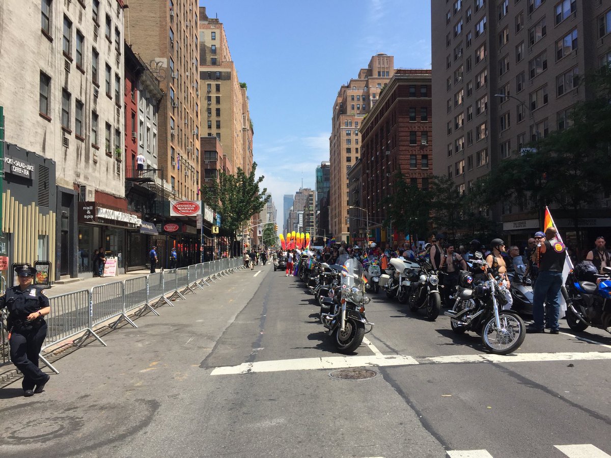 cljott's tweet image. At the beginning of the parade. Waiting for it to begin