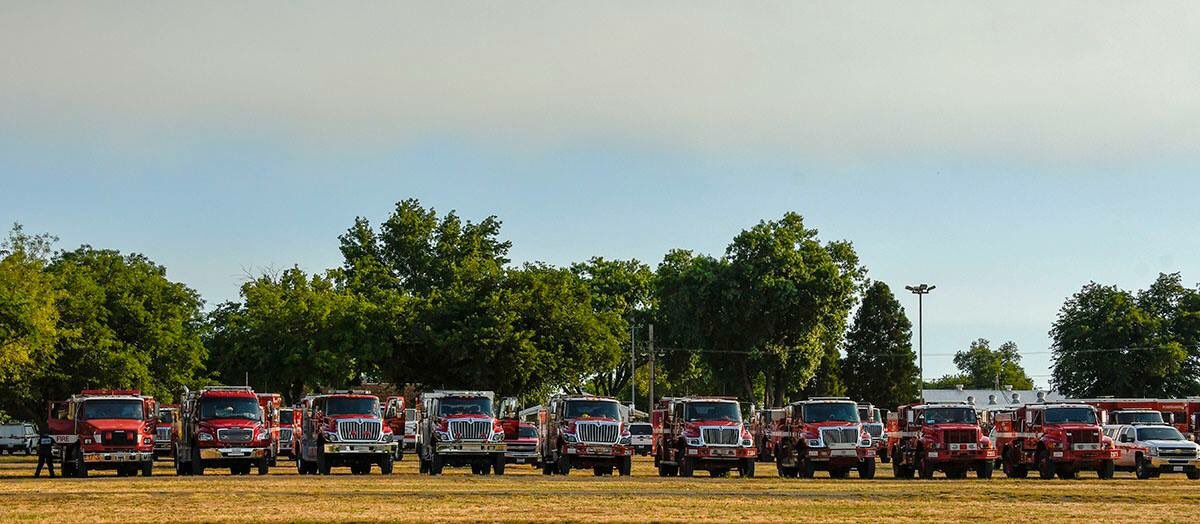 mofilly's tweet image. Staging this morning at Tehama fairgrounds #StollFire #LaneFire