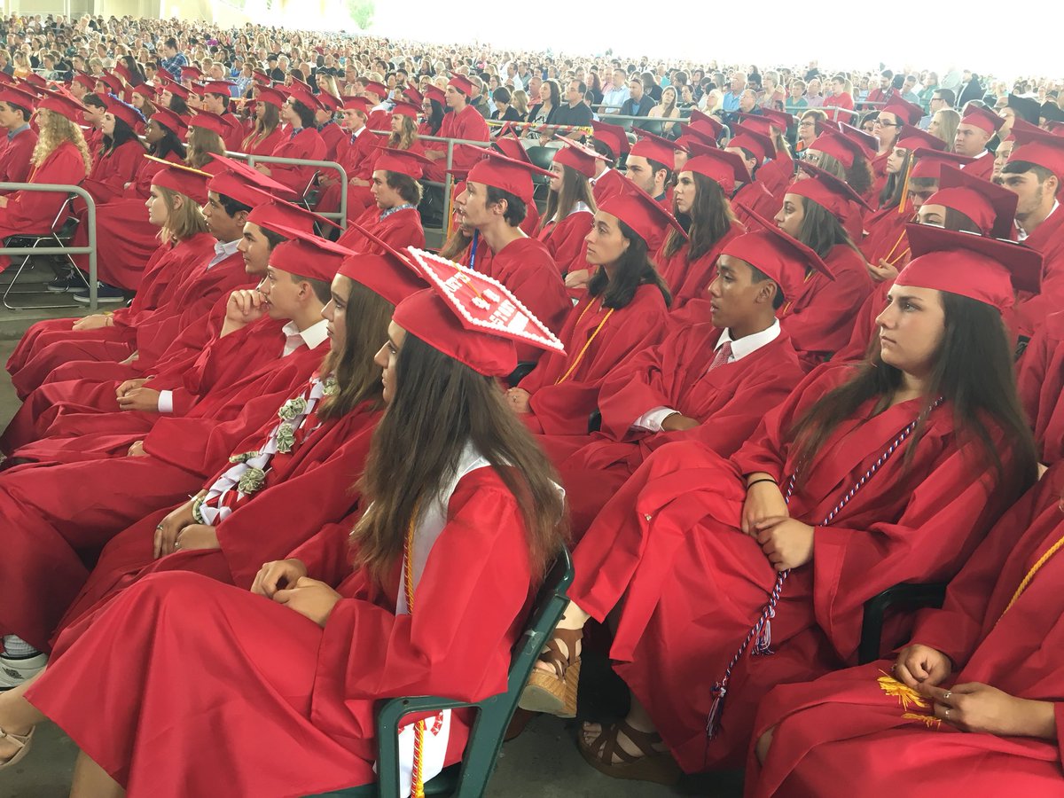 FlxJulie's tweet photo. Ready to change the world @CABraves graduates 2018 https://t.co/E0EbMsrYoN