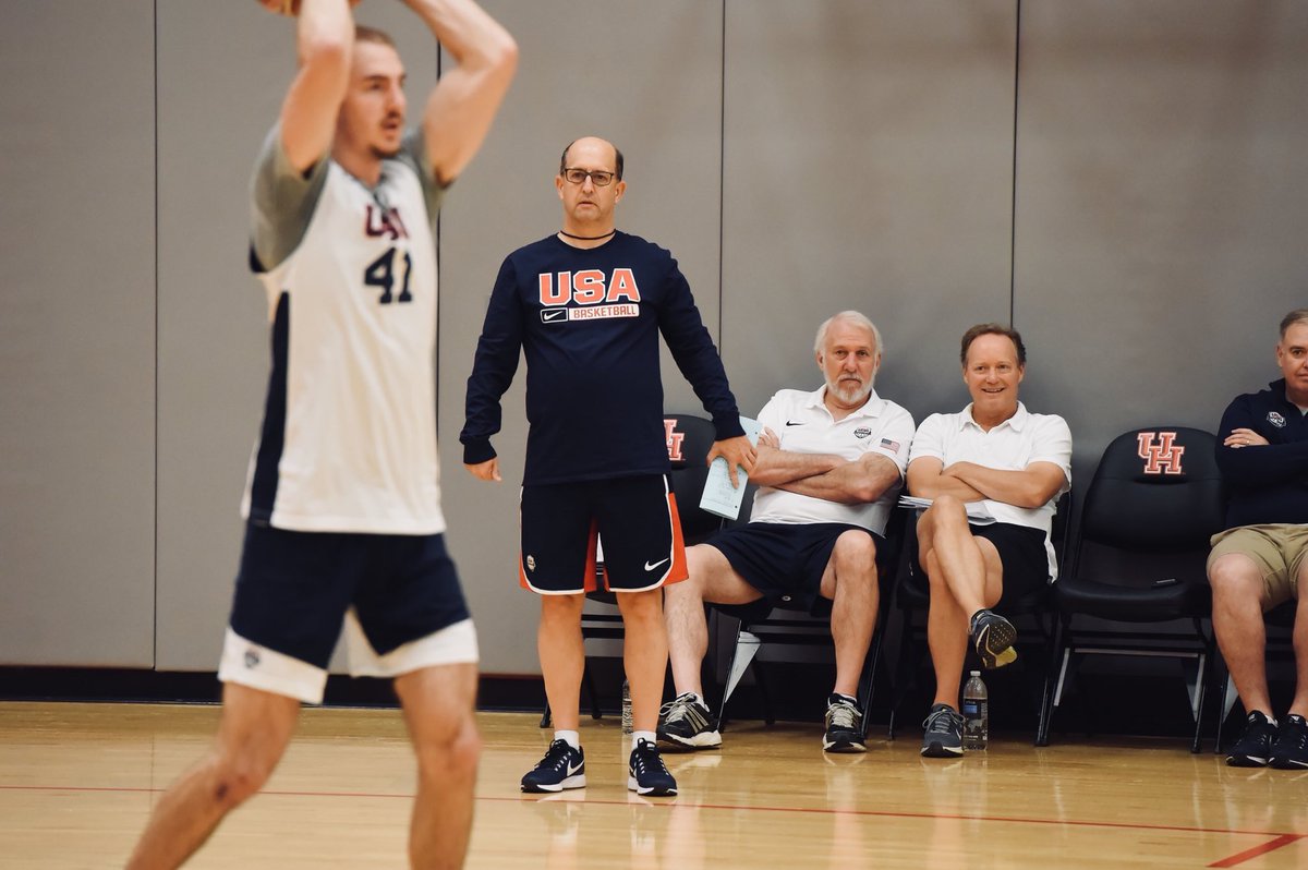Coach Bud takes in @usabasketball practice with Coach Pop. 🇺🇸🏀 https://t.co/VIQtkOQ5uZ