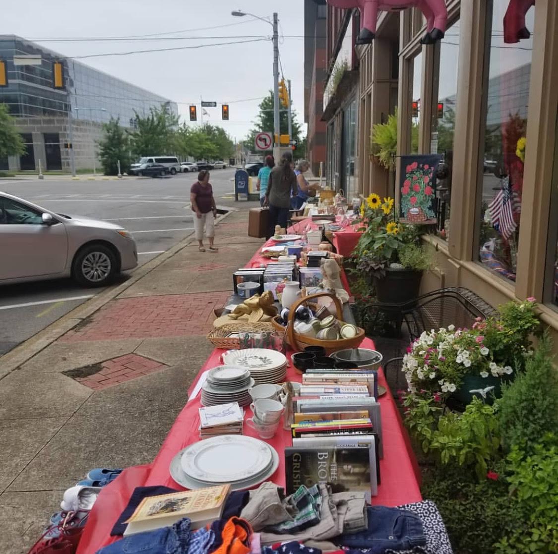 DEVILOCKNIGHT's tweet photo. 田舎街の何気ない週末の景色。
Casual Weekend Daily Scenery in Country.
#usa #alabama #lemonadestand #cookie
#garagesale #yardsale #junksale #movingsale https://t.co/HUcTJ1YskC