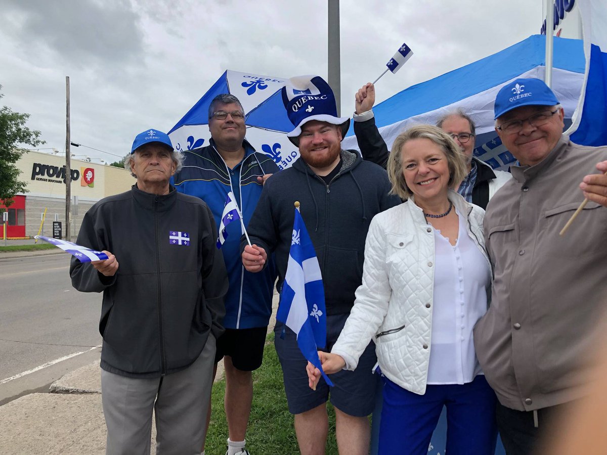 mireillejean's tweet photo. Nous continuons à célébrer avec vous coin Roussel et Boul. Tadoussac à Chicoutimi-Nord jusqu’à midi! ⚜️🎉 #polqc #AssNat #fêtenationaleduquébec https://t.co/SGo0rKfu7n