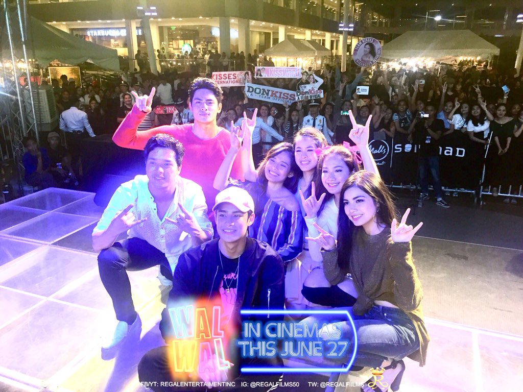 DEVONline_SQUAD's tweet photo. #WrapUpTime :
#WALWALLastMallTour
THANKS TO ALL THE CAST especially my loves @devonseron17 na always present sa mall shows since Day 1 & to all the people behind #WalwalMovie ❤
@RegalFilms @RegalRoselle
@DirekJoey @aikonzert @IamMhiko
@MotherLilyM
© https://t.co/7pc2ki1OhV