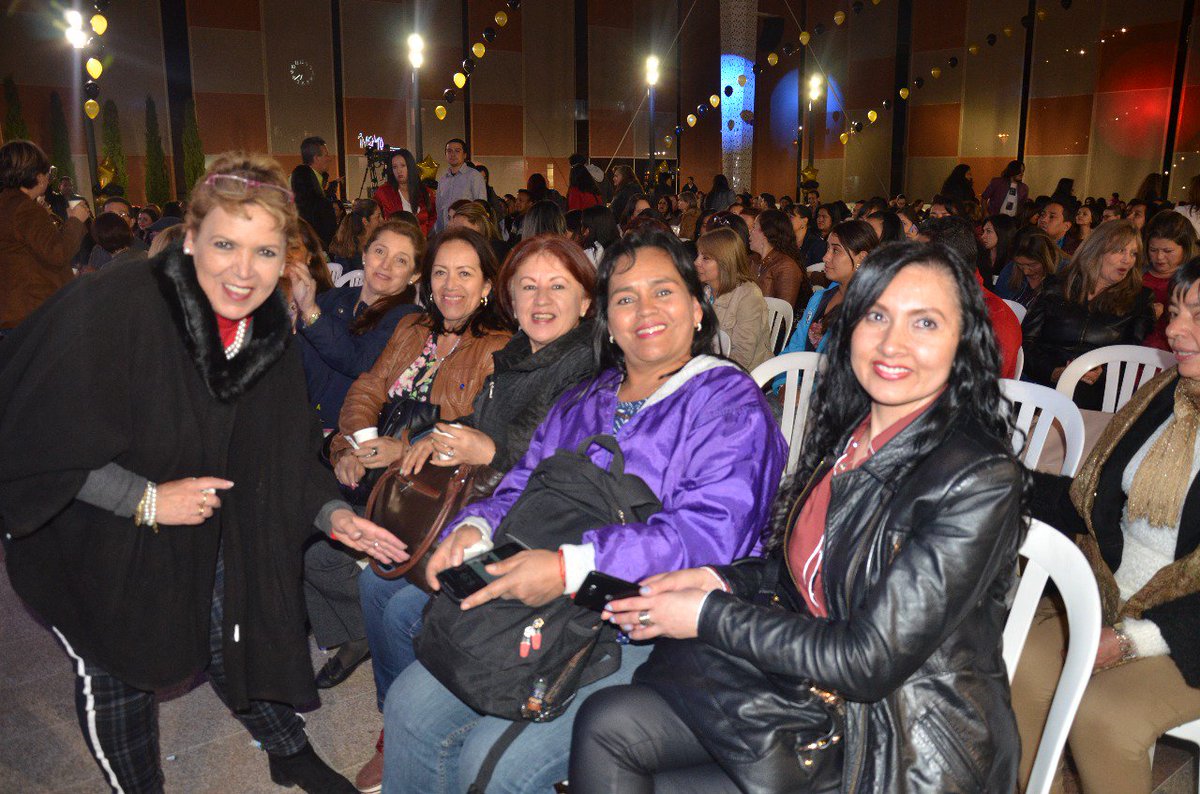 USSSuba's tweet image. La familia Subred Norte se reunió en la plaza del Jubileo de Compensar para celebrar y reconocer el trabajo que realizamos desde nuestras profesiones y oficios, para ofrecer la mejor atención en salud a nuestros usuarios.