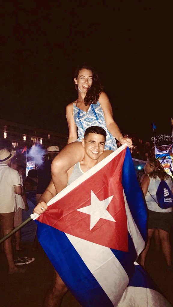 Ella es cubana y me dice 'asere' 🇨🇺 #LatinFestival