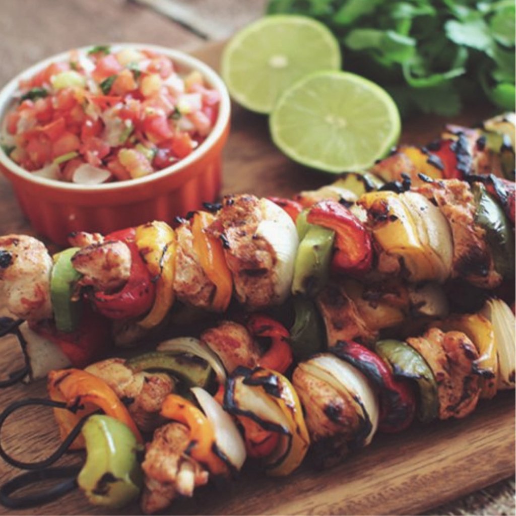 Don’t let the #rain change your #Sunday #bbq plans. #fav #chicken #kabobs #grill #delicious Recipe: buff.ly/2Kkd67r
