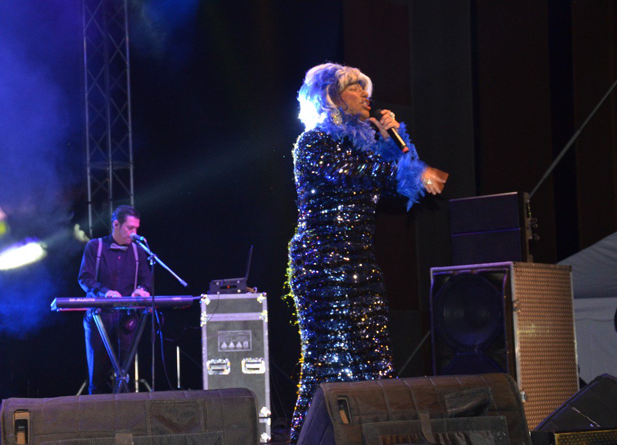 USSSuba's tweet image. Unión, fraternidad y sonrisas se tomaron la plaza de Jubileo de Compensar. Todos corearon las canciones de Vicente Fernández, Julio Iglesias, Marco Antonio Solis, Celia Cruz y otros cantantes encarnados por Camilo Cifuentes.