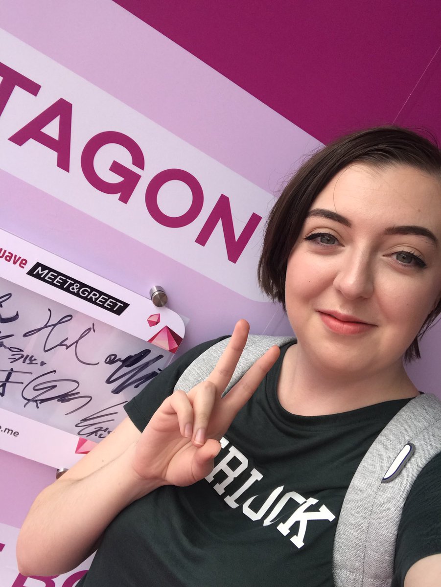 miastella_b's tweet photo. please i need my boys... mwave come thru!! #KCON18NY #ComeToMwaveBooth https://t.co/SyZyAin2ts