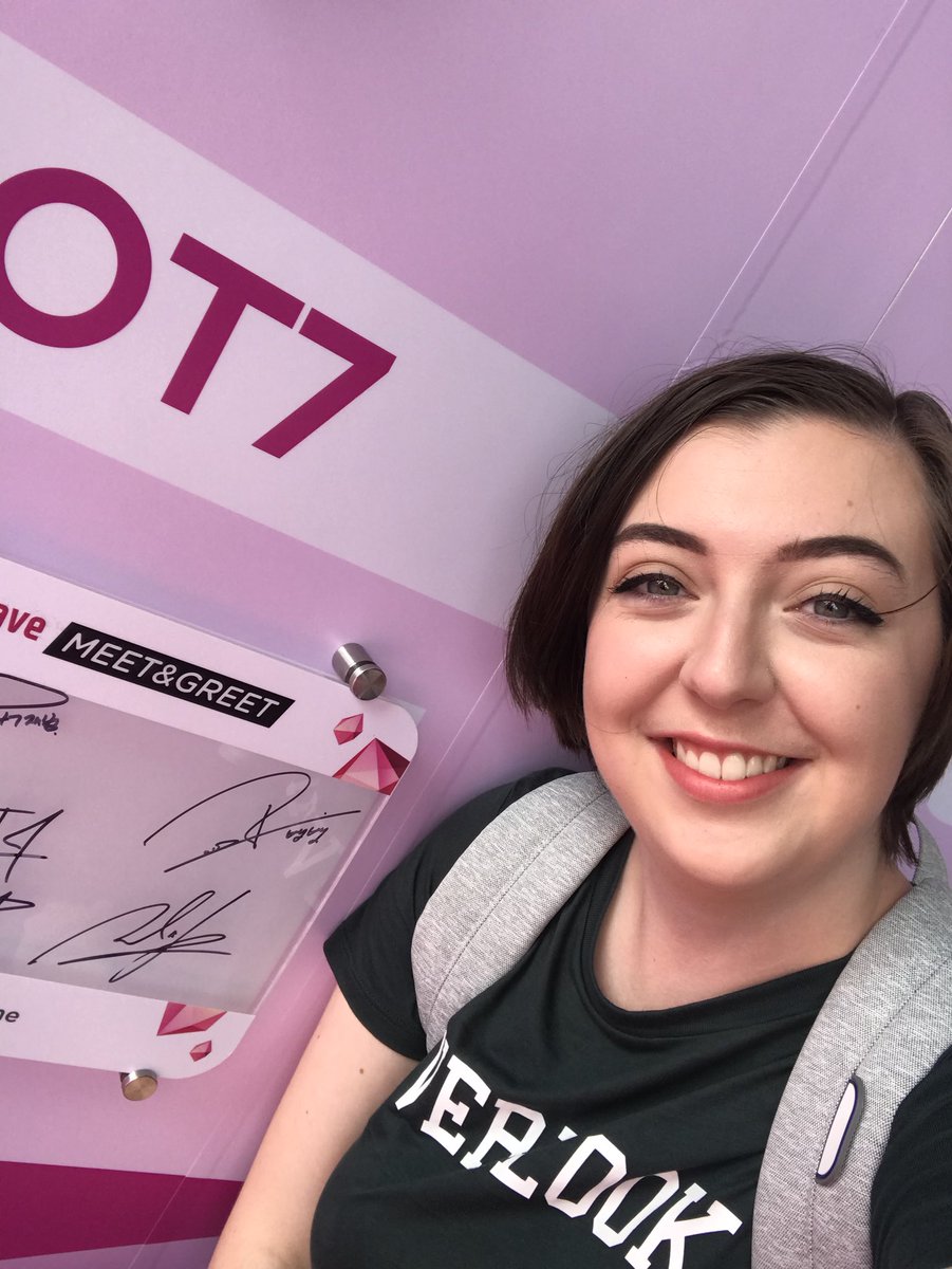 miastella_b's tweet photo. please i need my boys... mwave come thru!! #KCON18NY #ComeToMwaveBooth https://t.co/s0HonMWoeF