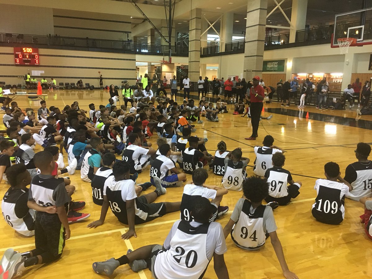 JLEnterprises's tweet photo. It’s great to have Hall of Famer Calvin Murphy speak to the campers about the keys to being successful in Basketball before we start our games today #2018RisingStars https://t.co/Qj3MIcgqwt