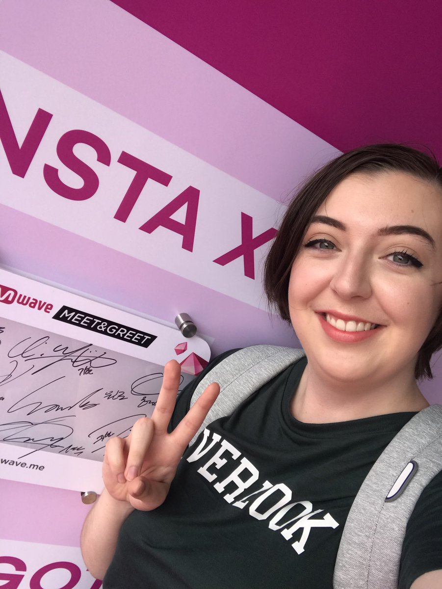 miastella_b's tweet photo. last shot omfg please... mwave come thru!! #KCON18NY #ComeToMwaveBooth https://t.co/Uzdzwg9lpi