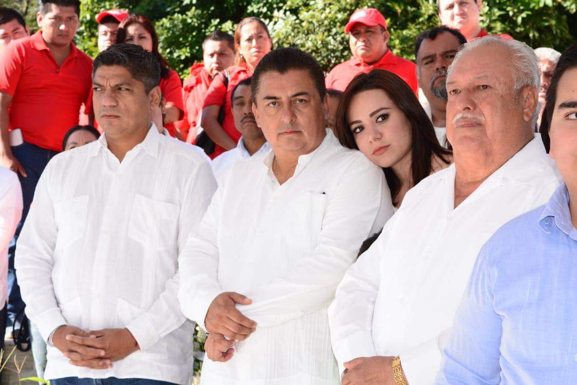 JNCR2018's tweet photo. Padre, maestro y líder Juan Nicolás Callejas Arroyo, hoy el día de tu santo, estamos aquí tu Equipo Político...tu Sección 32... tu familia reconociendo tu legado.
"Podrás no estar físicamente, pero tu espíritu de lucha seguirá vivo en nosotros por siempre". https://t.co/BhNB9No0Oi