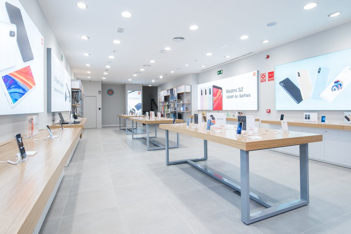 XiaomiEspana's tweet photo. Y para los que no pudisteis venir. ¡Os esperamos muy pronto en @mistoresol c/Carretas 5, junto a  la Puerta del Sol! #MiStoreSol https://t.co/KUT0zeGCcf