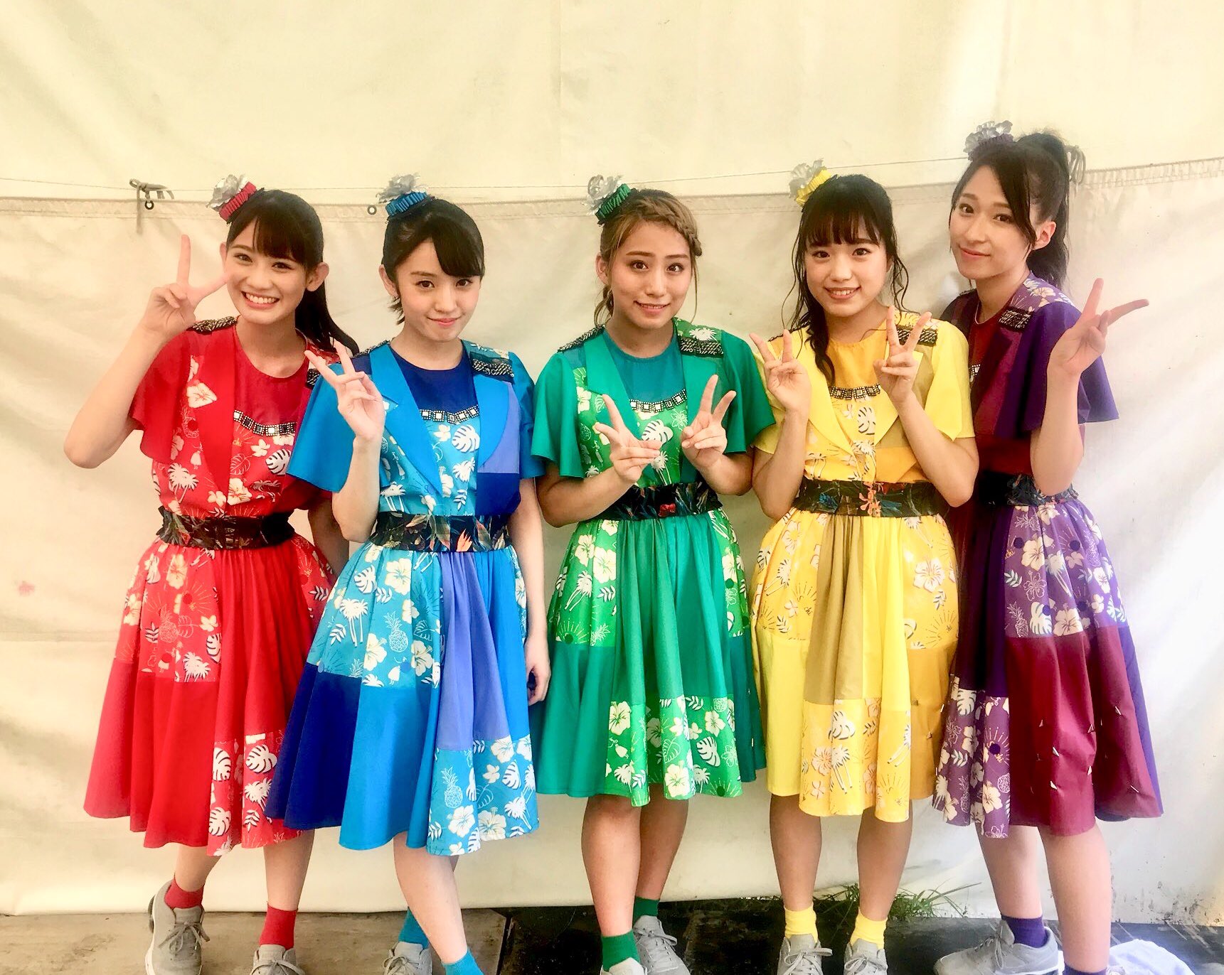 チームしゃちほこ　全員サイン写真 チームしゃちほこ「ええじゃないか（通常盤）」 | Warner Music