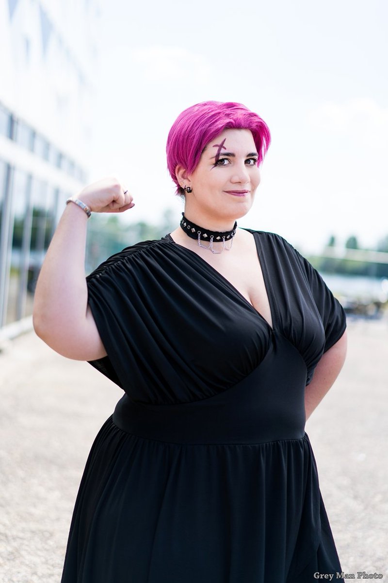 Tachiyomi01's tweet photo. Une photo de Zarya de sauvage apparaît <3

Give it some loooooooove !! ~

📸 : @GreyManPhoto

#zarya #cosplay #overwatch #formalwatch #blackdress #pinkhair https://t.co/CU0NQyq3qF
