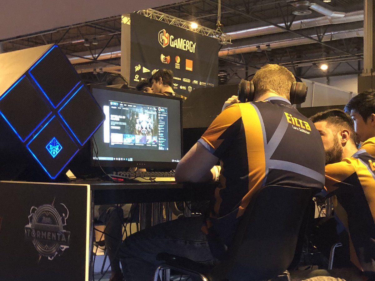 Galacticrow's tweet photo. De la mano de @OMENbyHP_es nuestros cuervitos se enfrentan al siguiente equipo tras su segunda victoria!! Go #CrowCrew 😎 https://t.co/WI8HMSAWr2