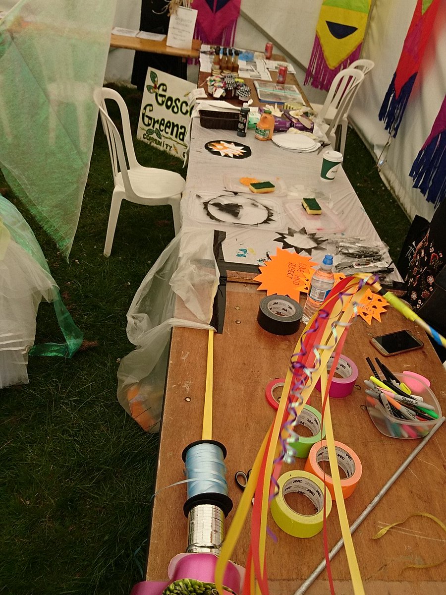 We're making and decorating at Reedswood Family Fun Day, come along before 4pm to join in. #Reedswood #Walsall #everyonetogether