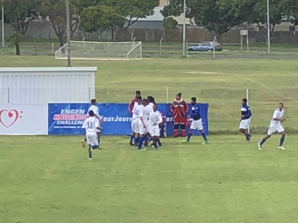 FMSouthAfrica's tweet photo. 13’ Grassy Park 1-1 Hellenic - Grassy Park take the lead but Hellenic hit back with a penalty immediately...
#EngenKnockoutChallenge https://t.co/wNbJ2QbxPA