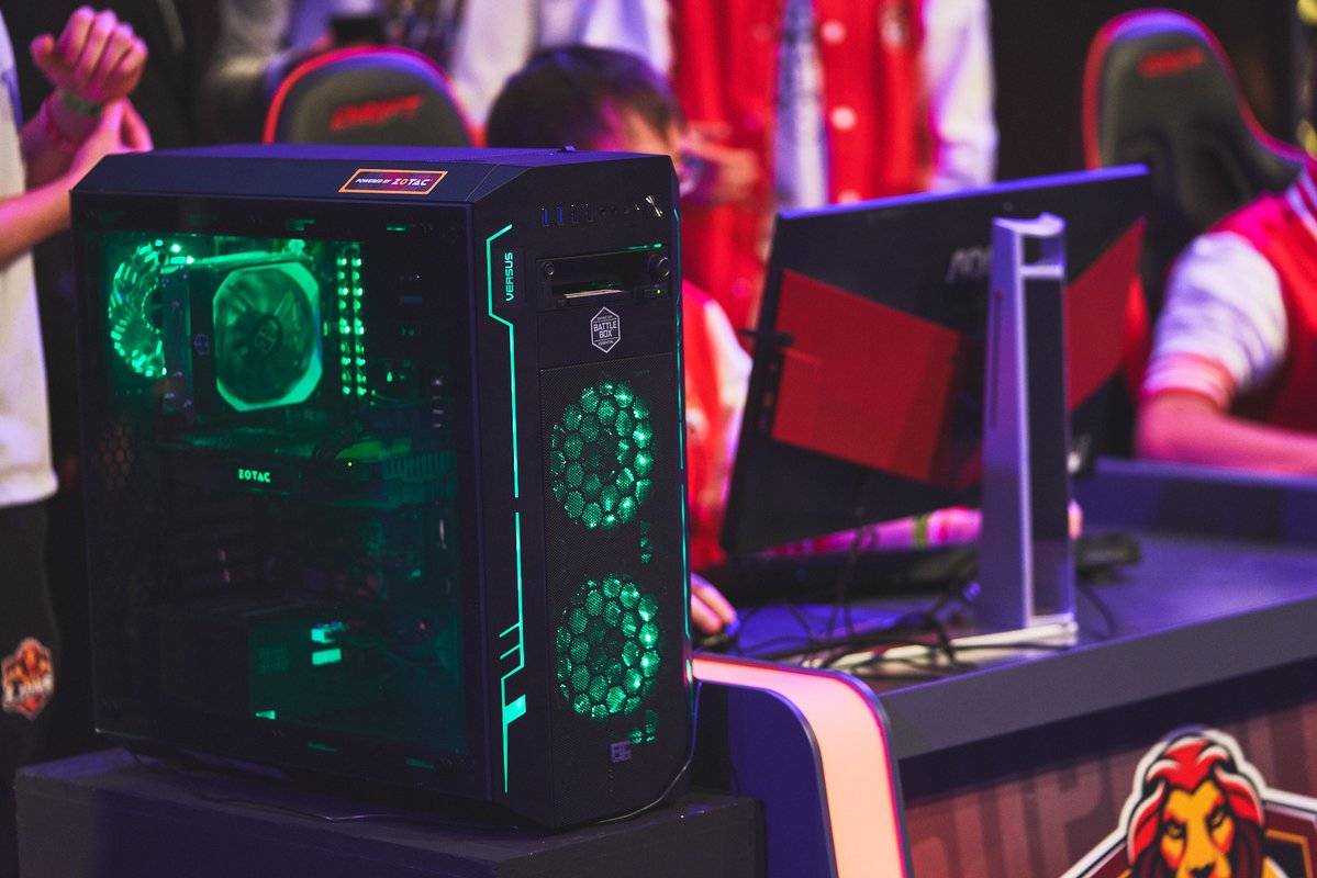 GAMERGY's tweet photo. Ya habéis visto la potencia de los #VersusPC de @Versusgamers. En su web podéis encontrar el modelo que más se adapte a vuestras necesidades con un diseño único. https://t.co/DbERjl17Cf #FunAndFight https://t.co/GVghyNU0pA
