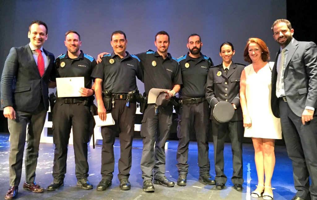 RubenMaireles's tweet photo. 🇪🇸 #Getafe tiene una de las mejores policías locales de toda España. En un sencillo acto organizado con ocasión de #SanJuan2018, hemos reconocido el trabajo y el sacrificio de los agentes, que se juegan la vida para proteger nuestra seguridad y nuestras libertades https://t.co/TGLLUJXSWT