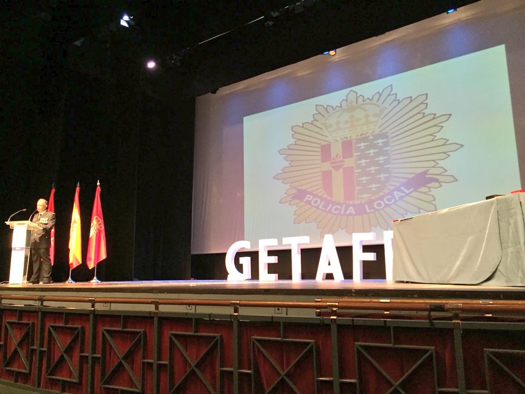 RubenMaireles's tweet photo. 🇪🇸 #Getafe tiene una de las mejores policías locales de toda España. En un sencillo acto organizado con ocasión de #SanJuan2018, hemos reconocido el trabajo y el sacrificio de los agentes, que se juegan la vida para proteger nuestra seguridad y nuestras libertades https://t.co/TGLLUJXSWT