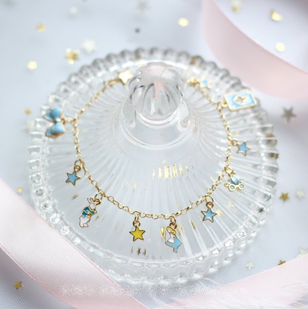catsterday's tweet photo. #พร้อมส่ง 
สร้อยข้อมือ Alice In Wonderland 🎠
▫️ความยาว19cm. ปรับขนาดได้ค่ะ
▫️Color : 💖 💙
🌟 150฿

#MBinstock https://t.co/rZG6mXVVK8