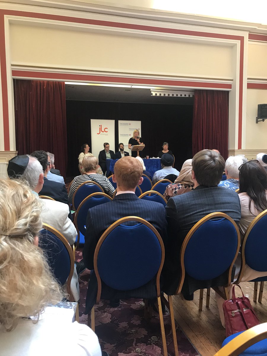 Rowan_Draper's tweet photo. Attending Midlands Councillor’s Seminar with @JLC_uk and @BoardofDeputies at Singer’s Hill Synagogue, a Cathedral Synagogue. Just been given a tour by the Rabbi and it is a deeply beautiful chamber of worship. Now getting opening presentations #littleworthcllr #JewishMidlands https://t.co/ev6aOPZDzF