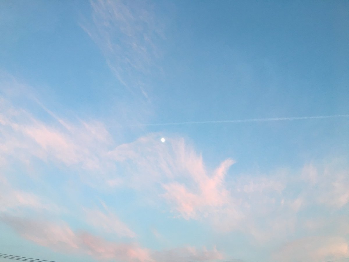 Akina 在 Twitter 上 今日の夕方の空はゆめかわとゴージャス感のある空でした 空 夕方 ゆめかわいい ゴージャス感 T Co 8csj0z4g Twitter