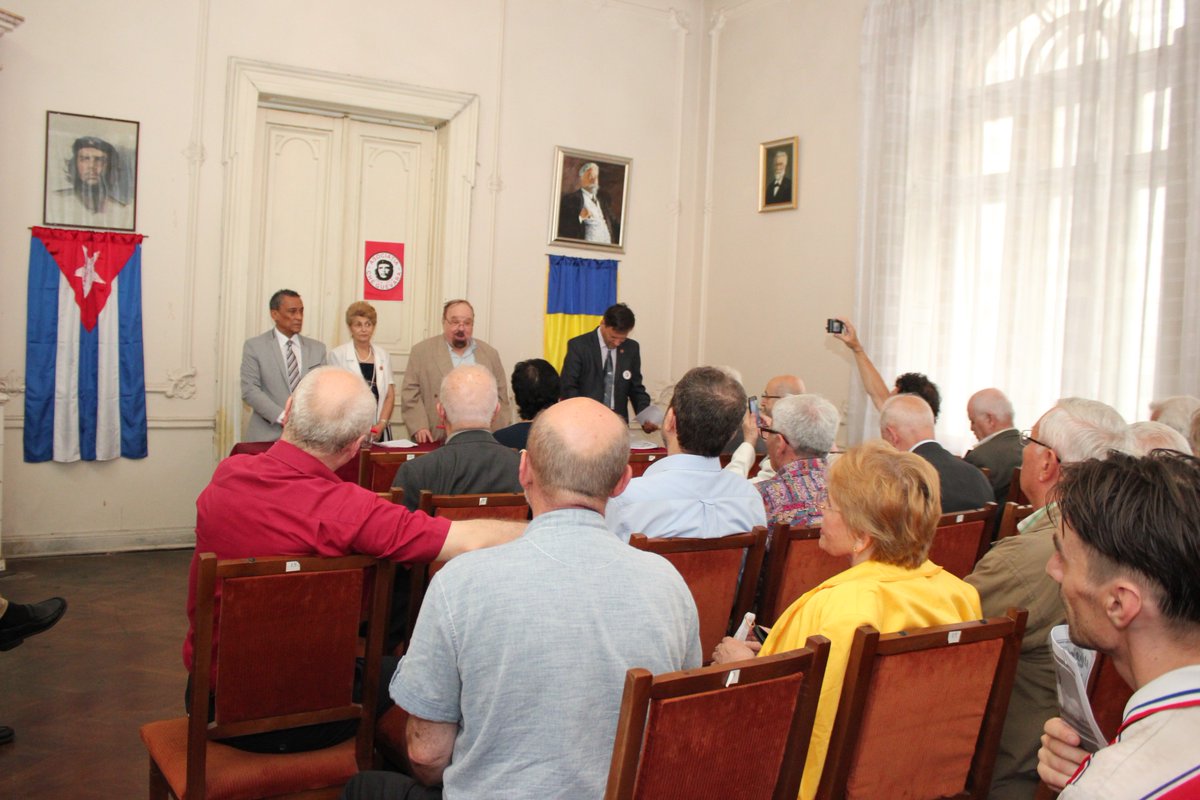 EmbCubaRumania's tweet photo. Los aniversarios 173 y 90 del natalicio de #Maceo y #Che, respectivamente, fueron conmemorados en Bucarest con un acto político cultural en el Palacio Bratianu,  con la participación del cuerpo diplomático, amigos de la solidaridad, líderes políticos y sociales.   @YairaJR https://t.co/OnwWCHZ3fW