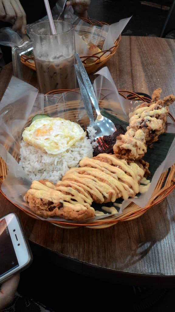 MrAmz_official's tweet photo. Bila lapar semua jadi sedap.
#memangsedap
#nasilemaklobster https://t.co/jUnLSfiTtC