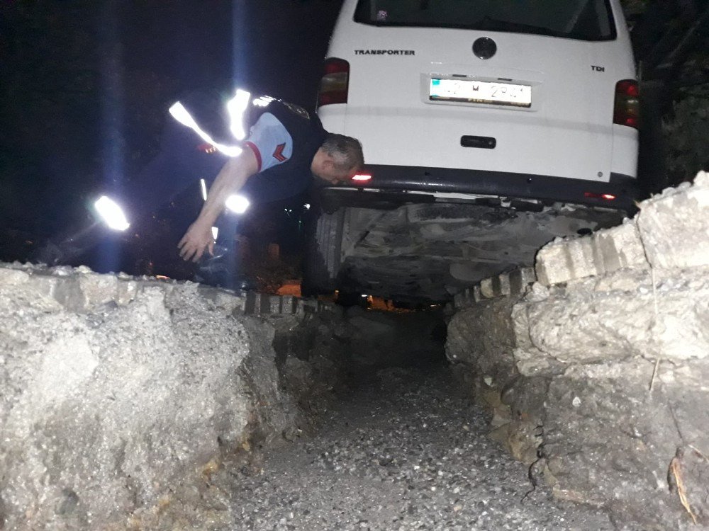 zonhaber's tweet photo. Yağmur heyelanı da beraberinde getirdi - https://t.co/k3QMmwdIYZ https://t.co/eoZYtyxbpJ