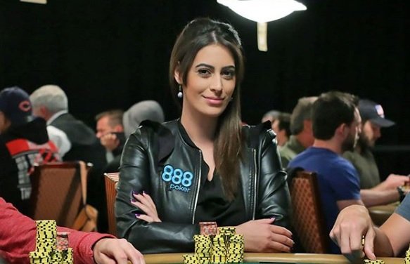 PaganoEvents's tweet photo. Qualche consiglio dalla bella Vivian Saliba per migliorarsi a #poker: https://t.co/pIqjQ9JGtK https://t.co/XwApt6gonu