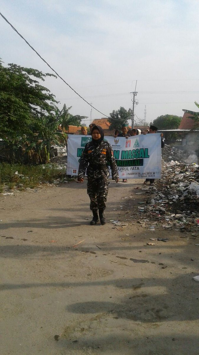 abil_habibi's tweet photo. Nama.a NUDIA FISAMAWATI dia masih pelajar SMK..tpi semangat dia di DENWATSER  BANSER tidak dragukan lagi..
Mengadi untuk NKRI &amp; NU serta ANSOR &amp; BANSER...
#SemangatDenwatserCirebon
@AnsorCrb
@idrus_crb
@noeruzzaman 
@UjangBustomi 
@KangKom43856742 
@Rohendi251 
@abdulsalim99 https://t.co/e4MCJJ3z9Q