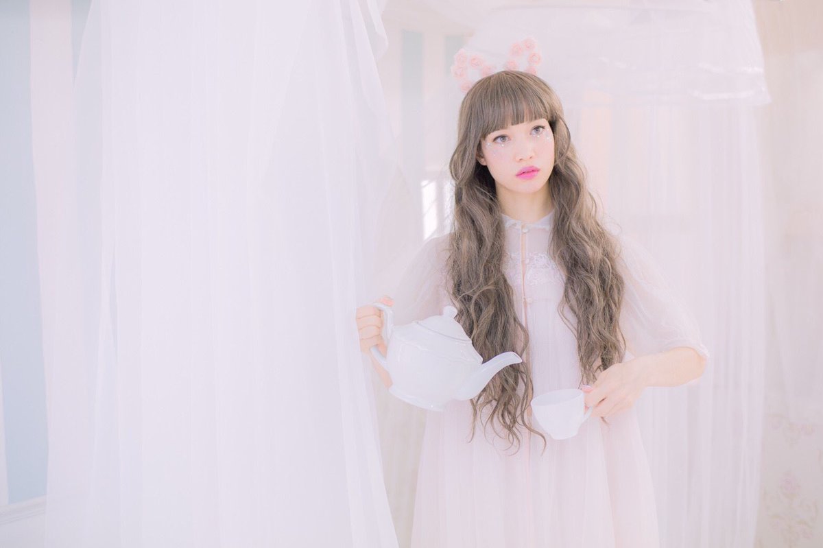 FEMM____'s tweet photo. 🧜🏻‍♀️🧜🏻‍♀️🧜🏻‍♀️
📸 @LifaKon 
💄 Yuki Omori
👗 @syrup_tokyo 
Location: @kurarasystem1 
#RoseMarieSeoir #なまいきリボンスタジオ #FEMM https://t.co/201P0Vh5ai