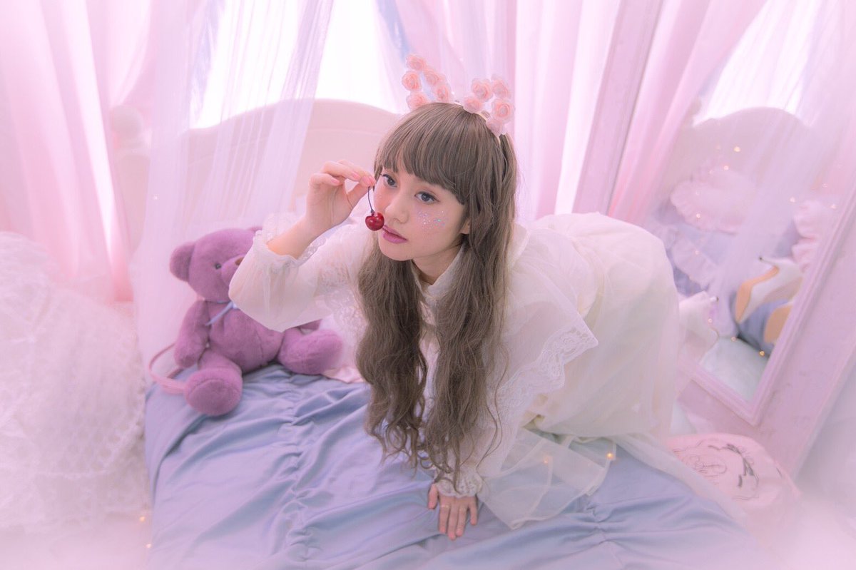FEMM____'s tweet photo. 🧜🏻‍♀️🧜🏻‍♀️🧜🏻‍♀️
📸 @LifaKon 
💄 Yuki Omori
👗 @syrup_tokyo 
Location: @kurarasystem1 
#RoseMarieSeoir #なまいきリボンスタジオ #FEMM https://t.co/201P0Vh5ai