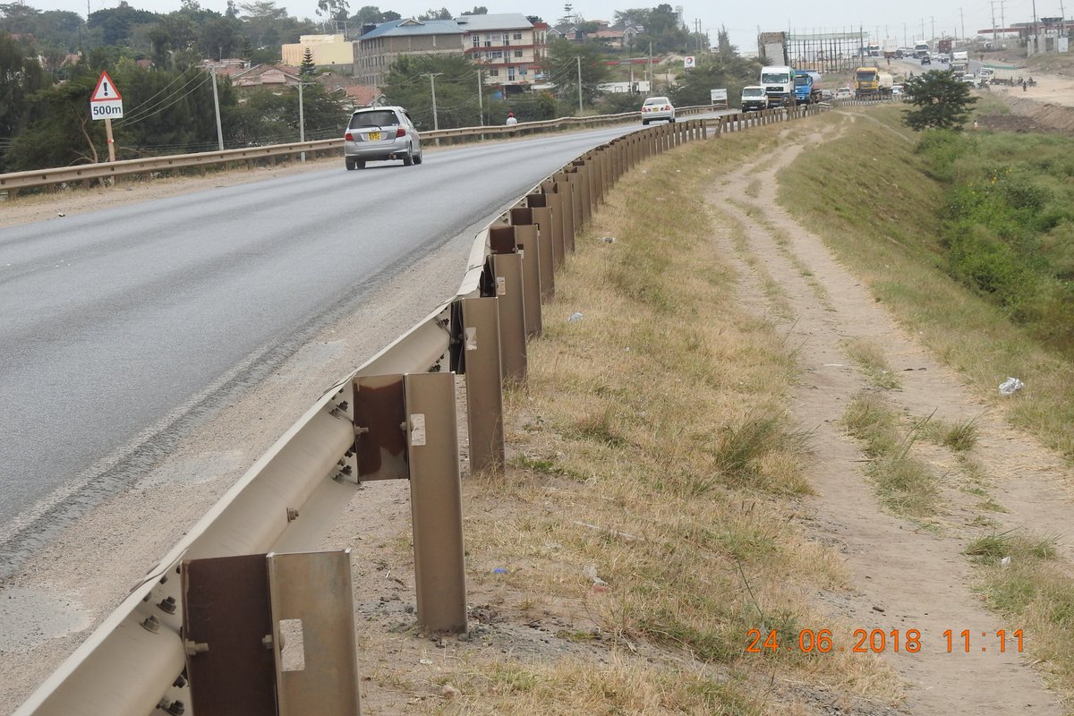 alexawiti's tweet image. It is astounding how in a country where nearly 90% of the population get around on foot or by motorcycle has little regard for pedestrian walk ways. @JamesMacharia_ @UKenyatta @Ma3Route