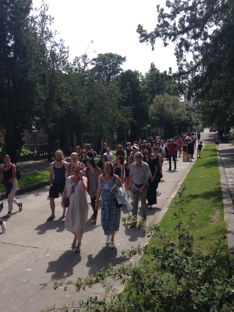 LachaiseMusical's tweet photo. Lachaise Musical #4 Littérature et Poésie, c'était tout à l'heure et c'était magnifique ! Merci à tous les participants ❤️ #PèreLachaise https://t.co/KeYuHOf4uK