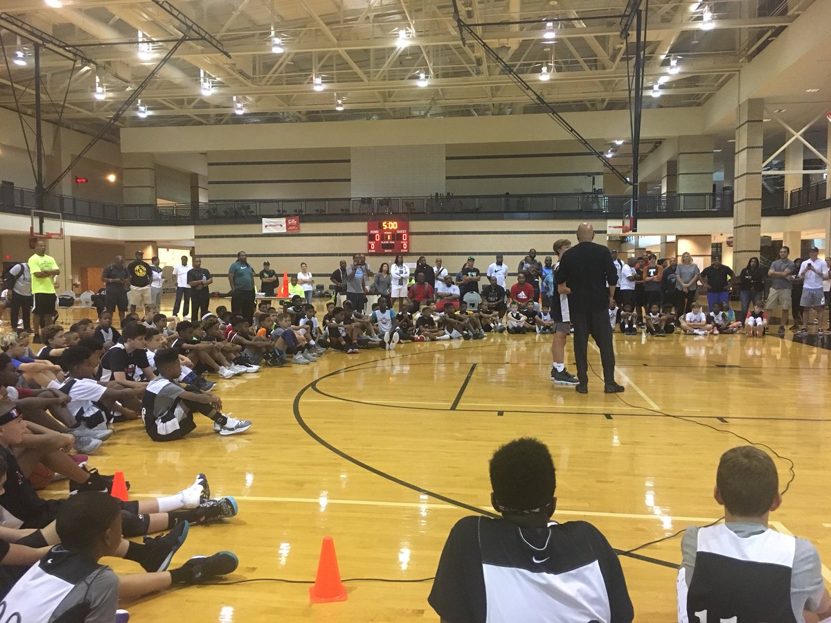 JLEnterprises's tweet photo. Talking to players and parents to start Camp about the importance of Learning and understanding the Skill work and IQ. This is  serious business! You have to know the game! #2018RisingStars https://t.co/A2aLcRAUua