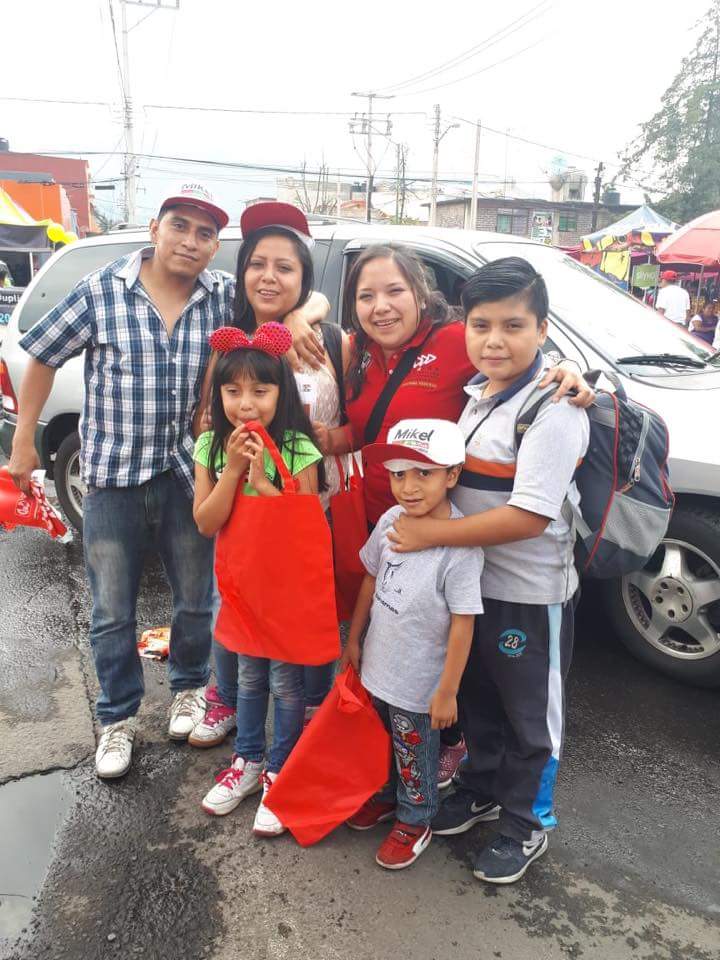 KarinaRG31's tweet photo. Salimos a recorrer desde muy temprano varias calles escuché sus necesidades y quejas qué hay por el mal gobierno que tenemos piden un cambio todos y están convencidos de que #VamosaGanar porque
#VoyDeFrenteYNoMeQuito
#ConstruyamosUnTlalpanMejor
#VotaXKarinaReyes☝🏻
#VotaPri🇲🇽 https://t.co/gIuY1rPDrc