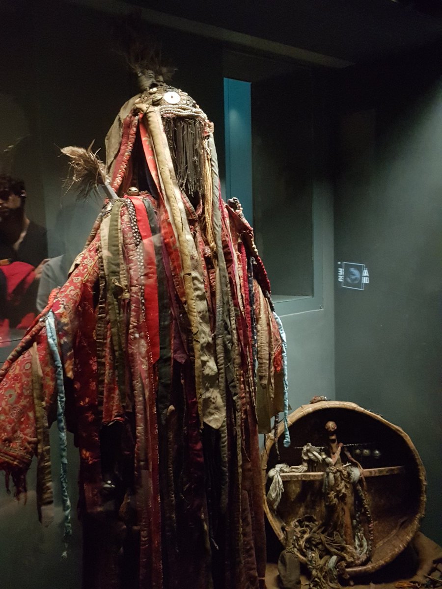 quaibranly's tweet photo. Suite de la rencontre par un détour en Sibérie : à travers le costume de chamane exposé, V. Despret compare les pratiques d'intercession en Asie et en Europe #WeekendDEnfers https://t.co/sP11XyJ9xU