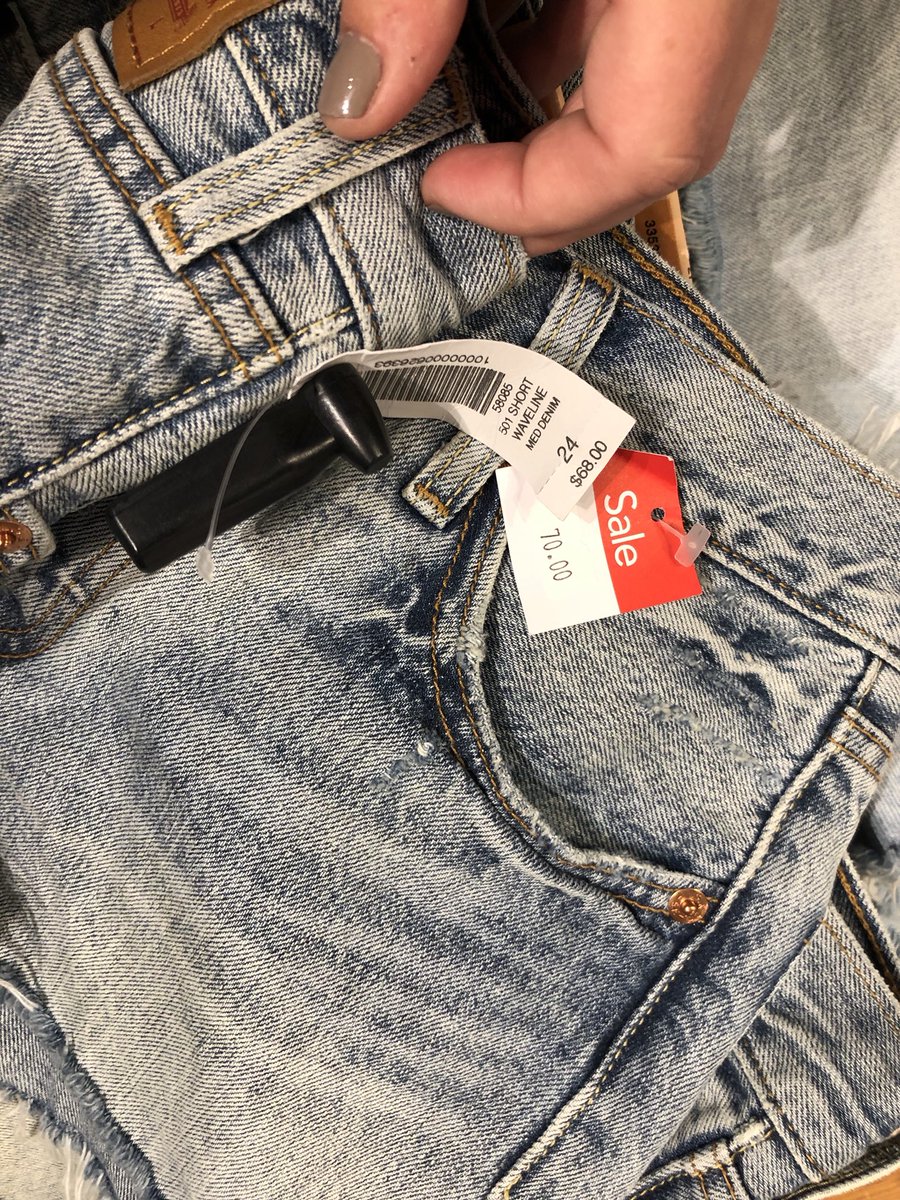 becannee's tweet photo. @ARITZIA great sale! You forgot to take the original price tag off one of your pairs of jean shorts. The rest in the pile were already removed. Thought I’d help you out. https://t.co/8BKELOlaul
