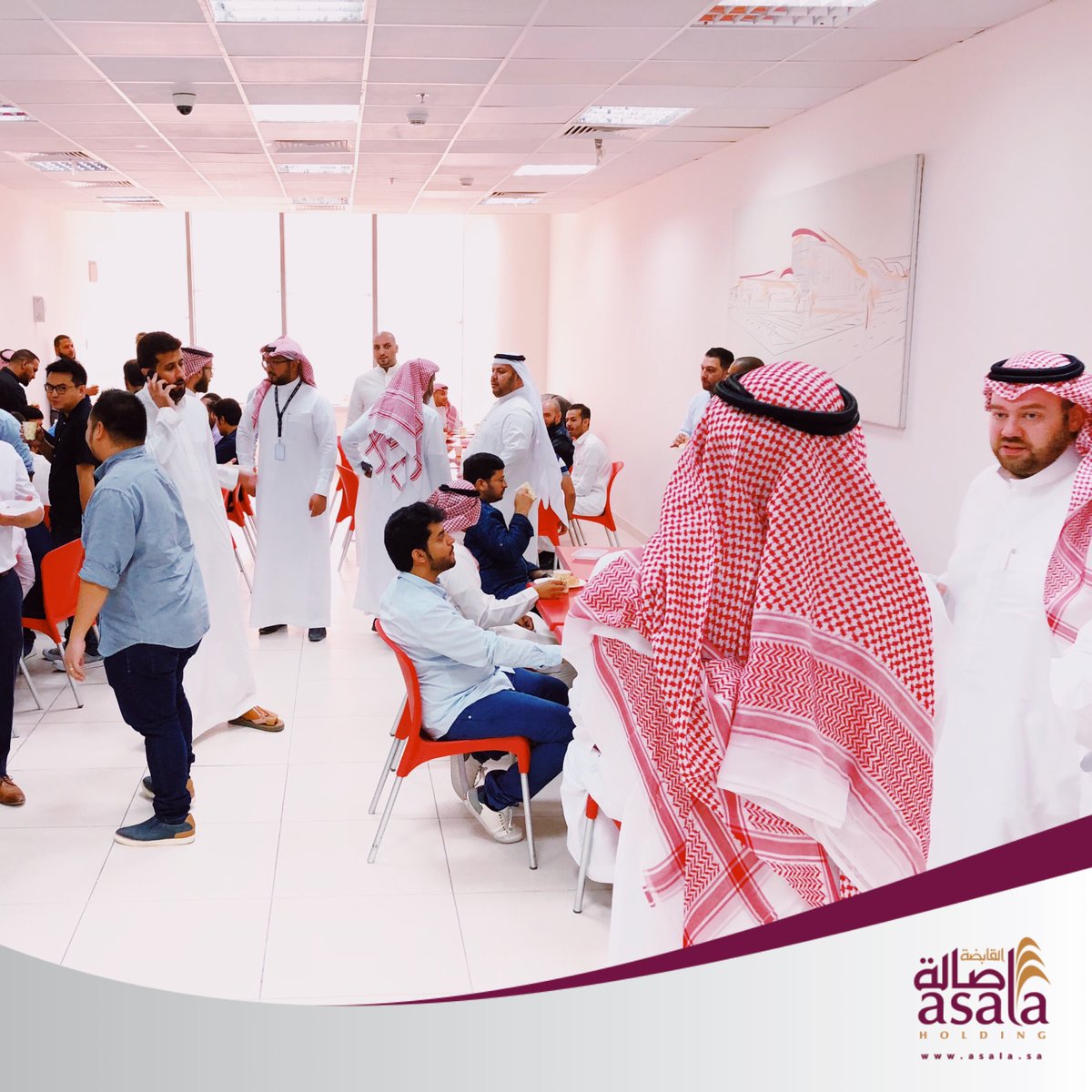 AsalaHolding's tweet photo. بمناسبة #عيد_الفطر_المبارك اقامت شركة اصالة القابضة حفل معايدة لموظفي الشركة صباح اليوم باجواء أسرية جميلة 💐 https://t.co/Gx2e3tDedZ