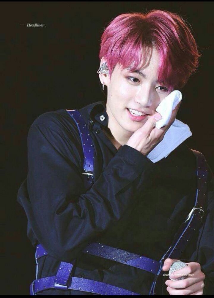 jinjui_'s tweet photo. MOM... I LOVE HIM! 💗
@BTS_twt https://t.co/fsAyOqql9u