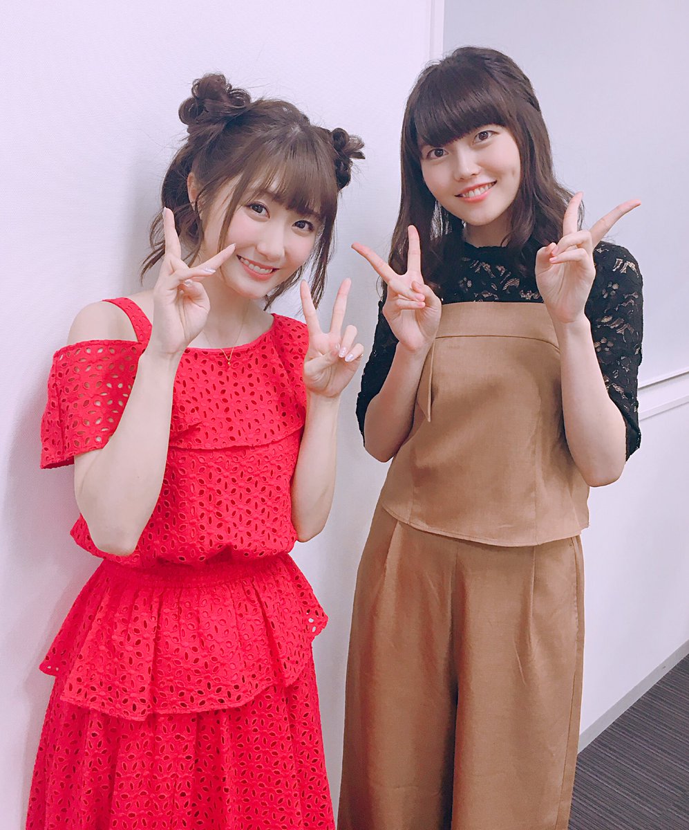 日高里菜 1枚目は皆がちゃんりなポーズしようって言ってくれたの 2枚目は 安心安定のしかちゃんちなみちゃん そして頑張り屋さんな千本木ちゃん 控室でも皆んなでずっと笑ってた